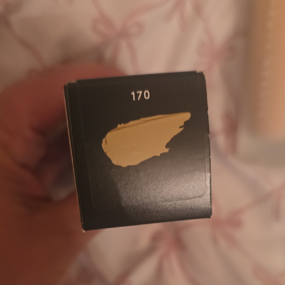 Fenty Beauty Pro Filt'r Soft Matte Foundation - Light Beige - Picture 2 of 2